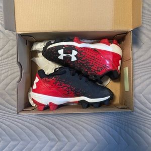 Under Armour baseball boys shoes